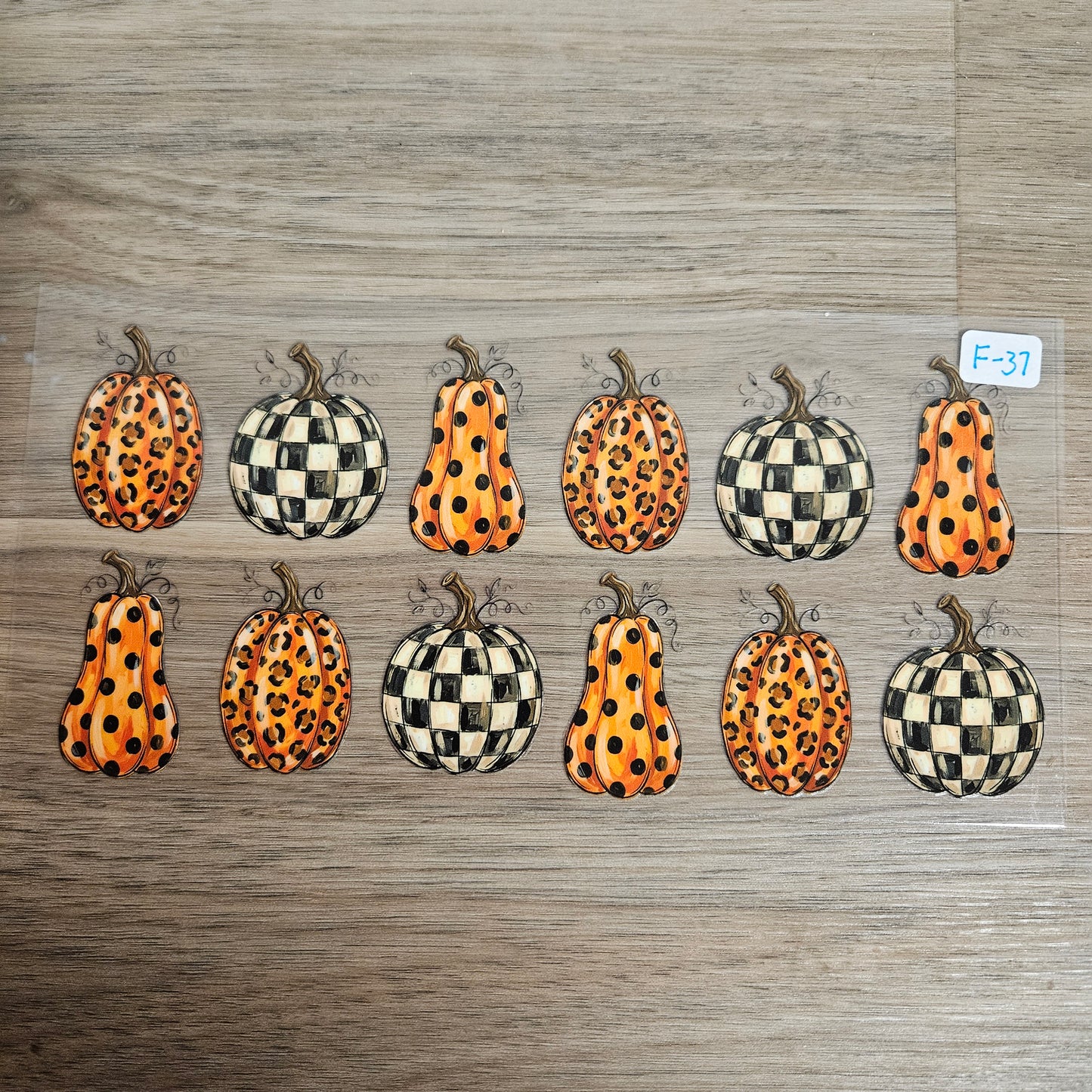 F-37 Leopard Checker Polka Dot Pumpkin Patch UVDTF Wrap